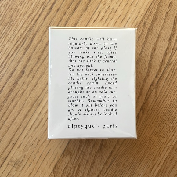 diptyque violet scented candle - Picture 3 of 5